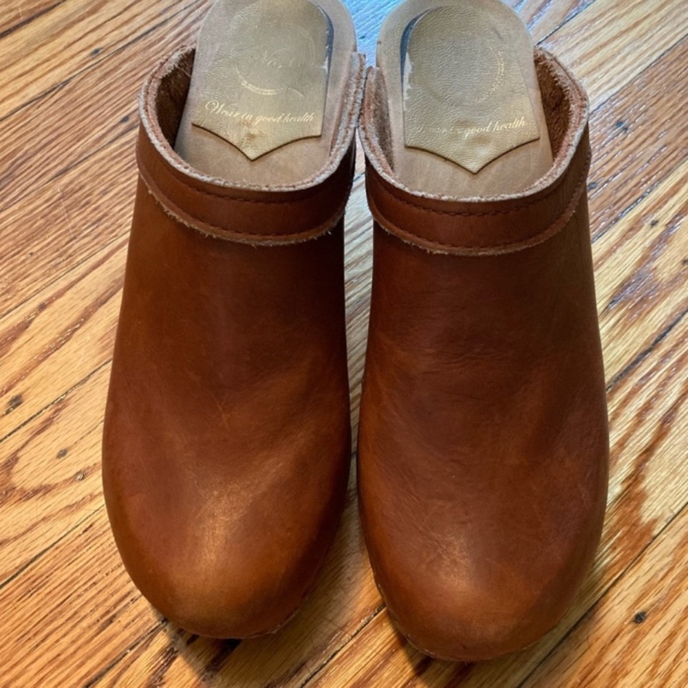 No. 6 Old School high heel clogs